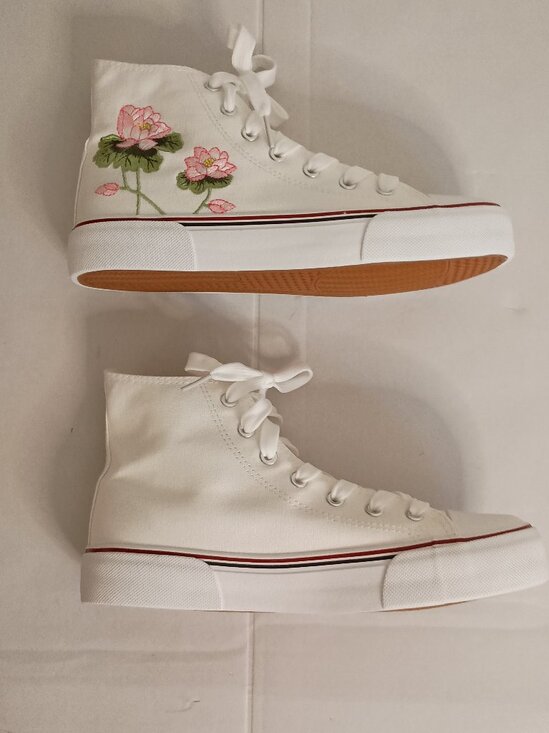 White Embroidered Floral High Top Sneakers Women’s Size 7.5 NWOT - Picture 4 of 13